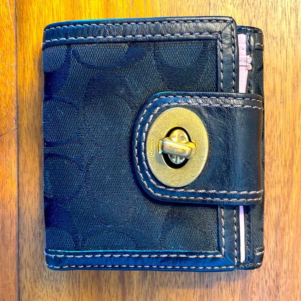 Signature C Coach wallet in black